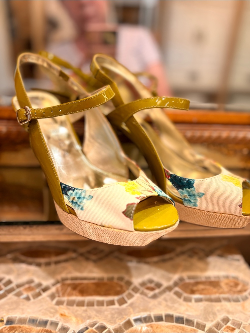 Floral Peep-Toe  heels in  Green
Brand new never worn